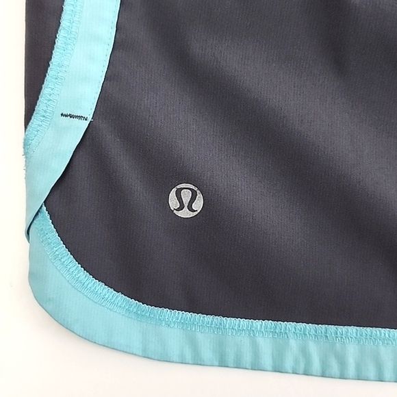 Lululemon Groovy Run Short Grey Light Blue Trim Stretch 4.5" Inseam Size 8 - Picture 5 of 9